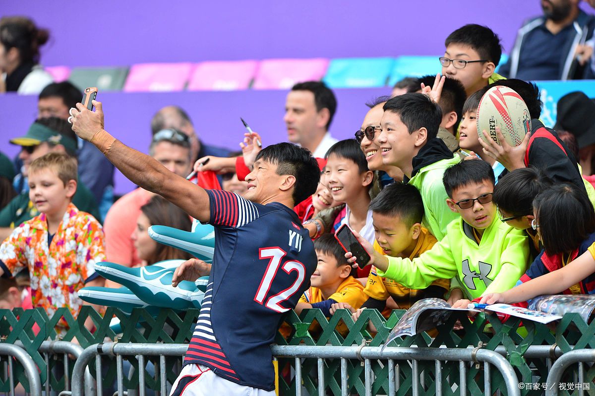 关于精彩纷呈的国内足球赛事，吸引无数球迷围观的信息