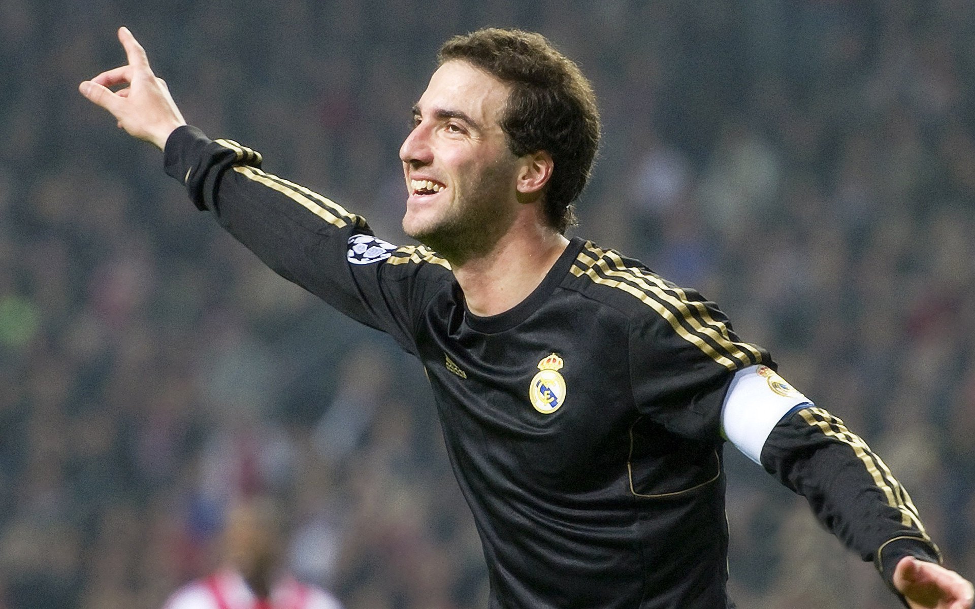 开云体育-拜仁击败比利亚雷亚尔，莱奥成为关键先生，一场战术与意志的胜利