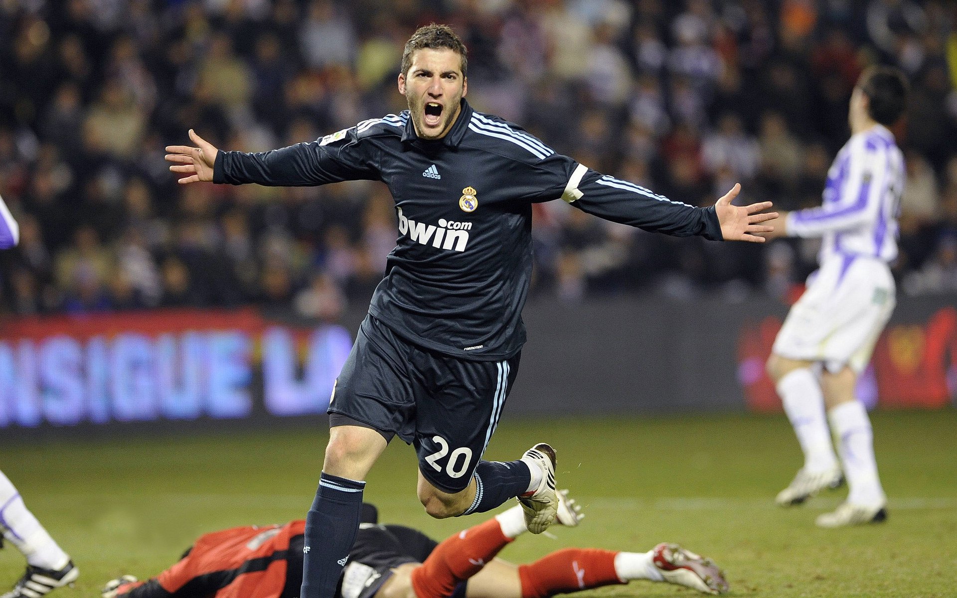 奥运周期关键战之夜,基耶萨压制级发挥点燃晋级之路