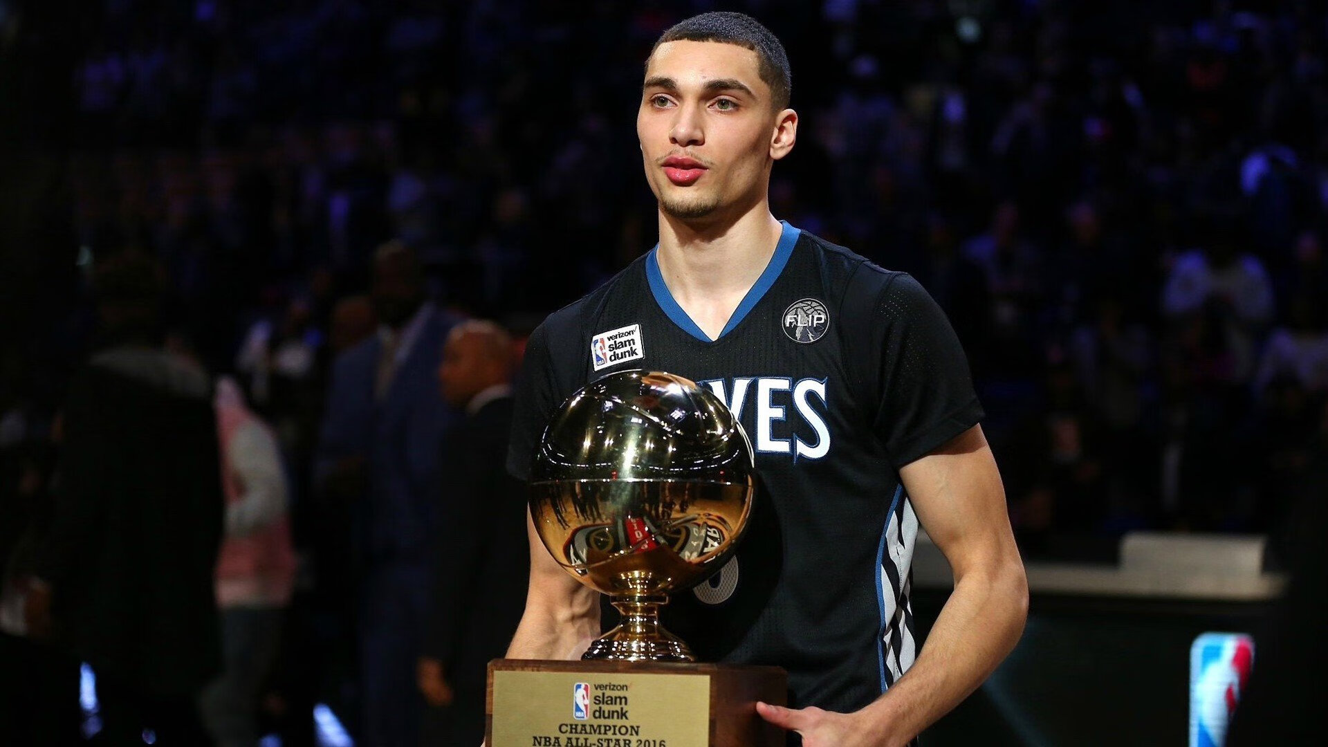 太阳狂胜篮网,范弗利特连续得分拉开差距